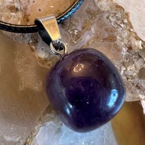3169 Dainty Amethyst Polished Stone Pendant Necklace